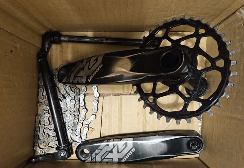 Rám Specialized Stumpjumper v plném osazení - 03/2025 byla měněna komplet ložiska za 9 500 Kč!