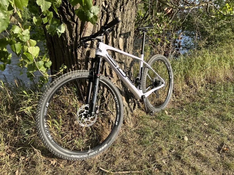 Superior XP 979, vel. L + teleskopická sedlovka FOX Transfer