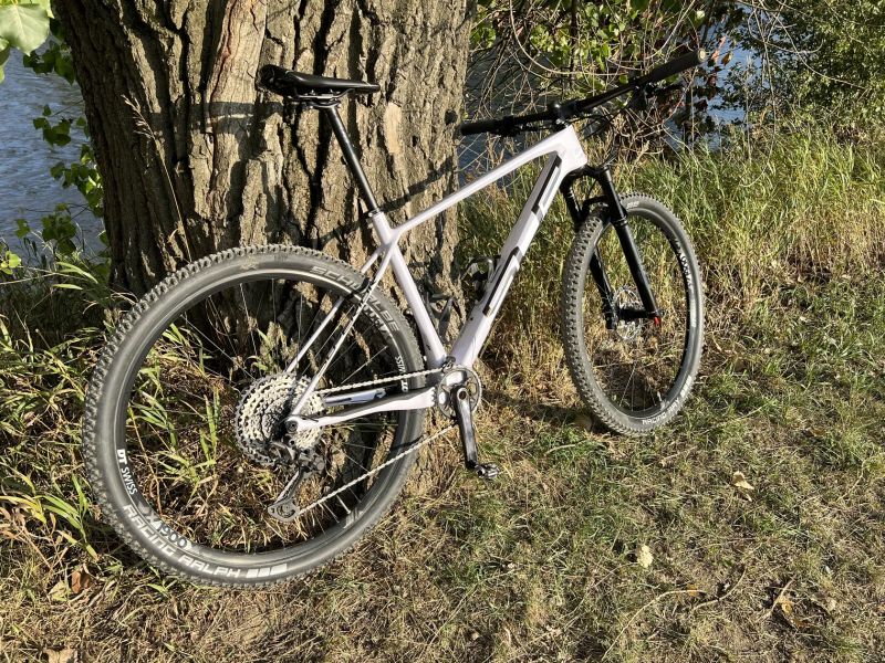 Superior XP 979, vel. L + teleskopická sedlovka FOX Transfer