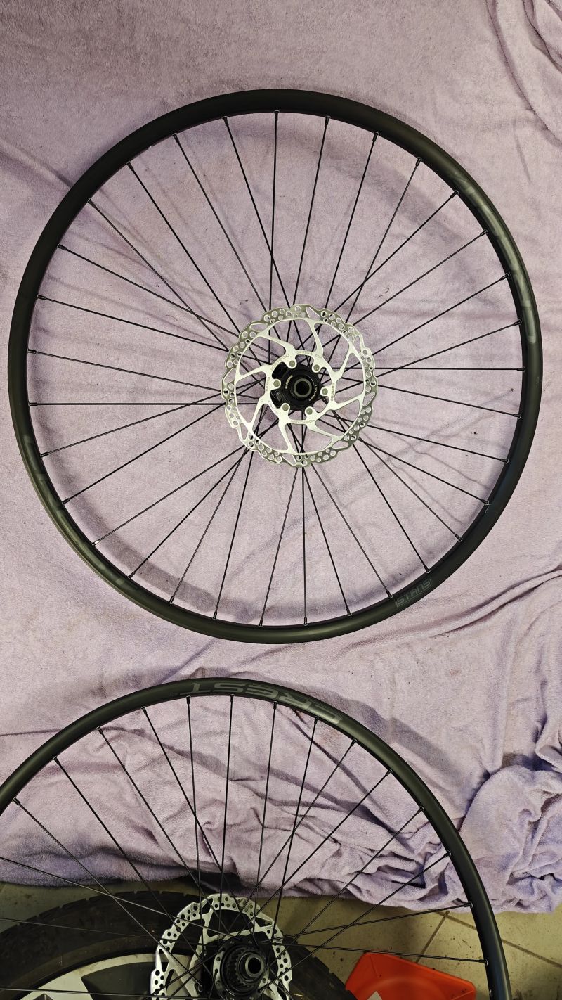 Stan's NoTubes Crest S2 29"