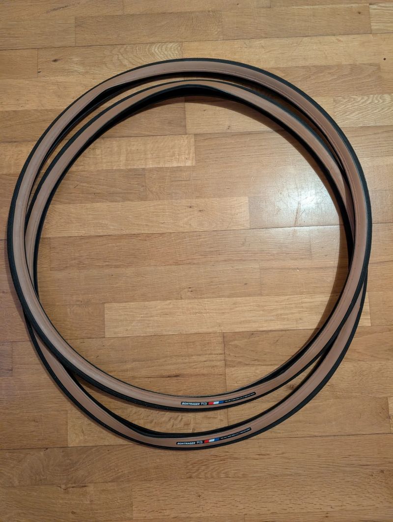 Pláště Bontrager R3 Hard-Case Lite TLR