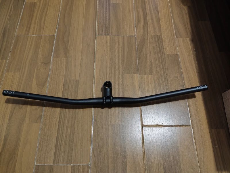 Řidítka Bontrager Comp 31,8mm a představec Bontrager Elite 