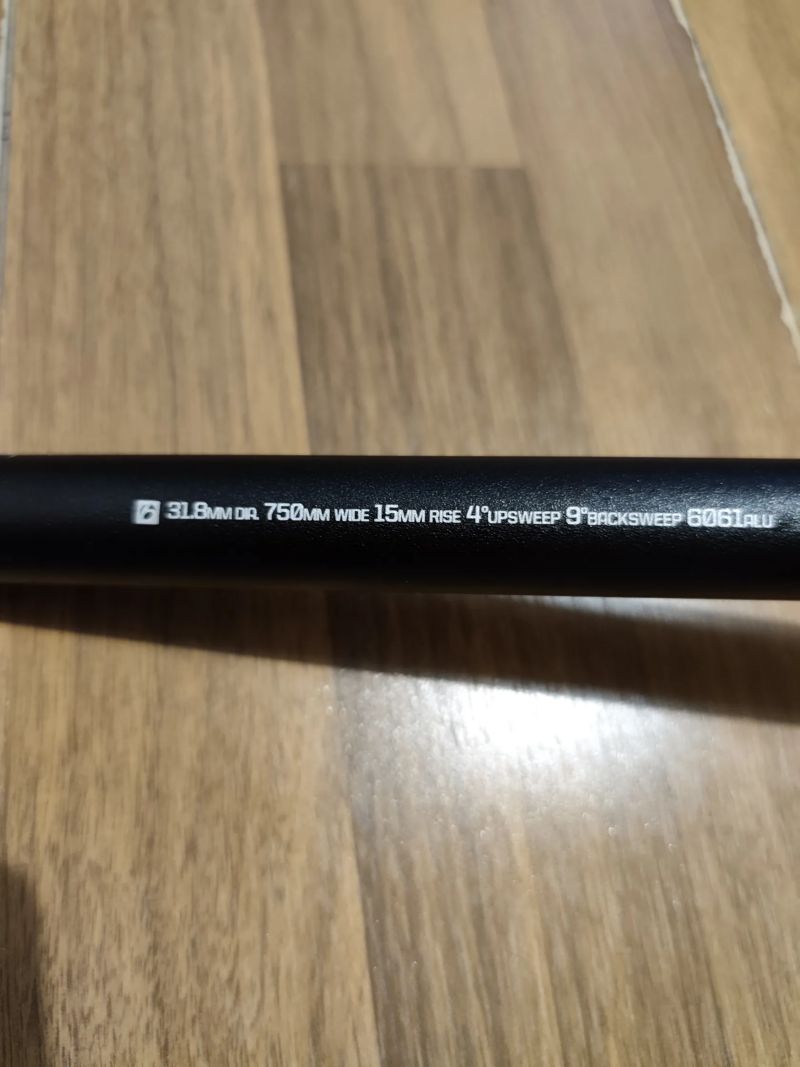 Řidítka Bontrager Comp 31,8mm a představec Bontrager Elite 