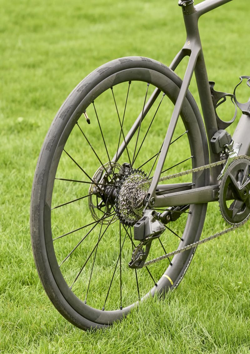 Scott Addict (nová kazeta, nová karbonová kola)