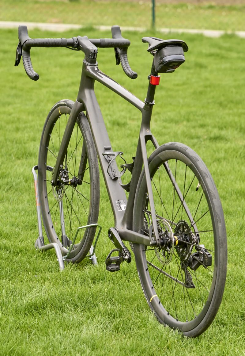 Scott Addict (nová kazeta, nová karbonová kola)