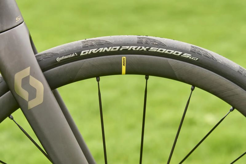 Scott Addict (nová kazeta, nová karbonová kola)