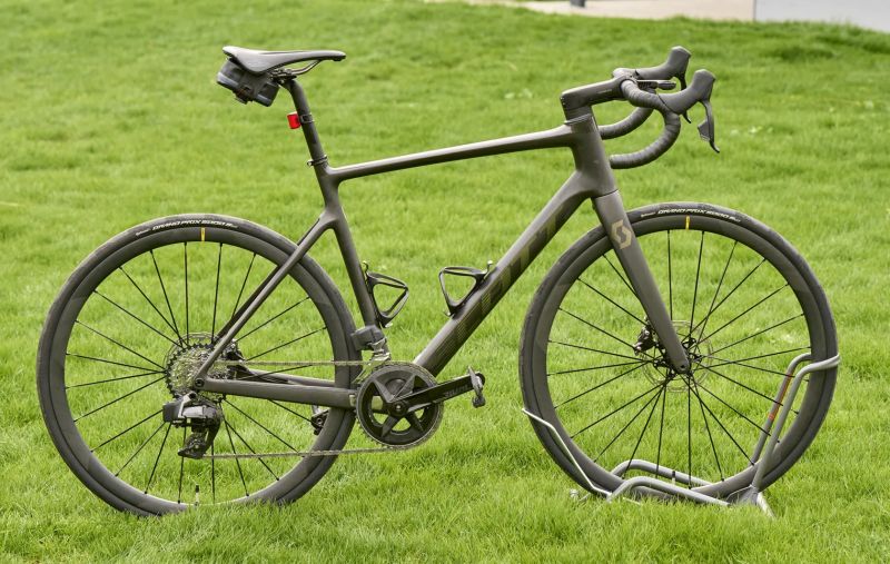 Scott Addict (nová kazeta, nová karbonová kola)