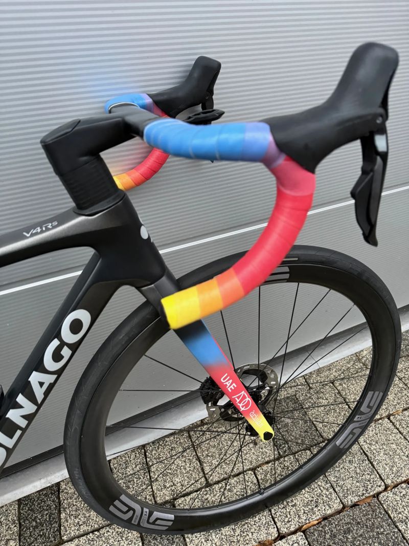 Prodám Colnago V4Rs, málo jeté 810km, naprosto nepoškozené, stav nového kola, wattmetr