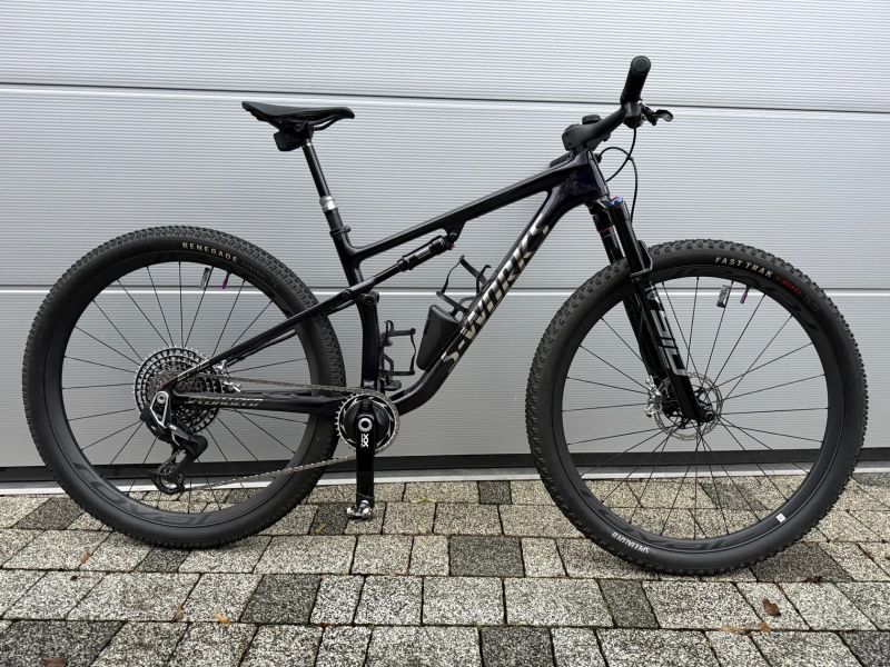 Specialized S-WORKS EPIC EVO, celoodpružené, wattmeter, gloss purple tint fades over carbon /chrome.