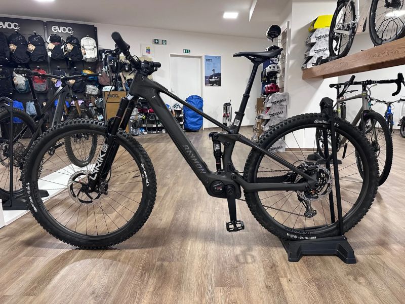 Testovací elektrokolo Raymon Airok Ultra Carbon Stealth testovací vel.M, původní cena 219 000 Kč!