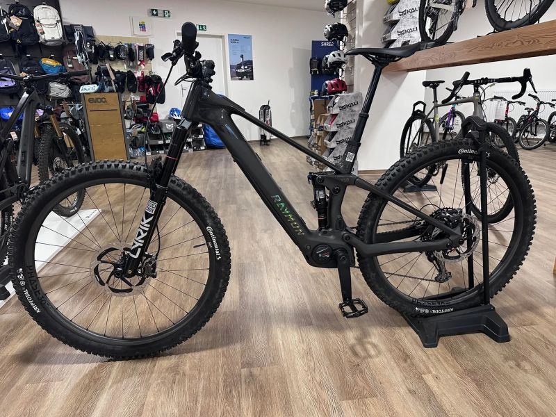 Testovací elektrokolo Raymon Airok Ultra Carbon Stealth testovací vel.M, původní cena 219 000 Kč!