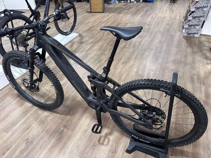 Testovací elektrokolo Raymon Airok Ultra Carbon Stealth testovací vel.M, původní cena 219 000 Kč!