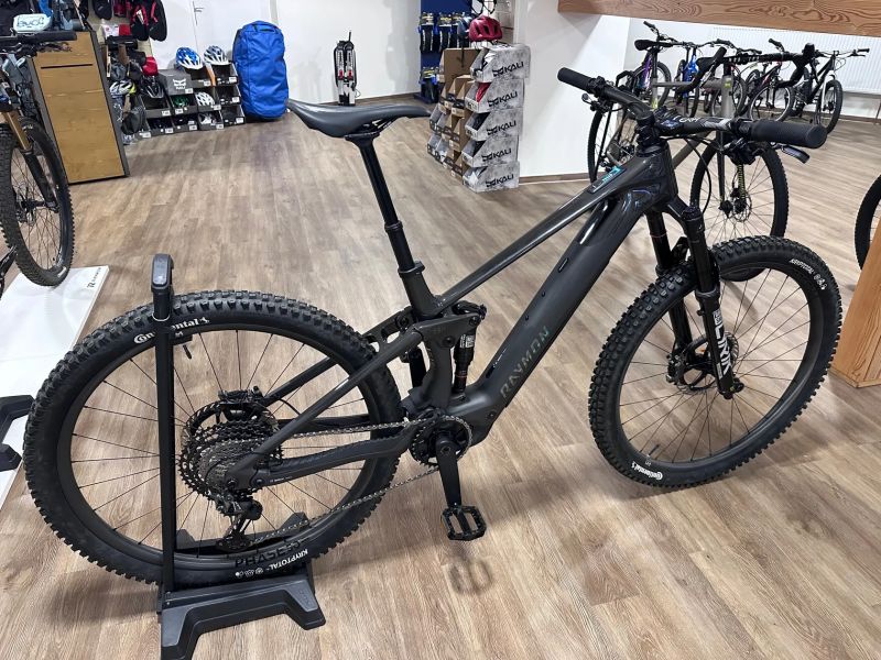 Testovací elektrokolo Raymon Airok Ultra Carbon Stealth testovací vel.M, původní cena 219 000 Kč!