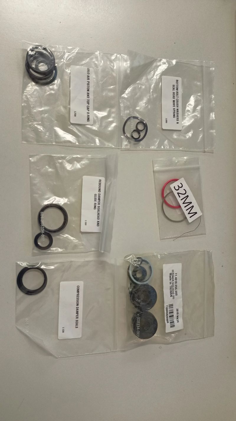 Rock Shox FS-REBA-15B-A8 remote lockout 130mm