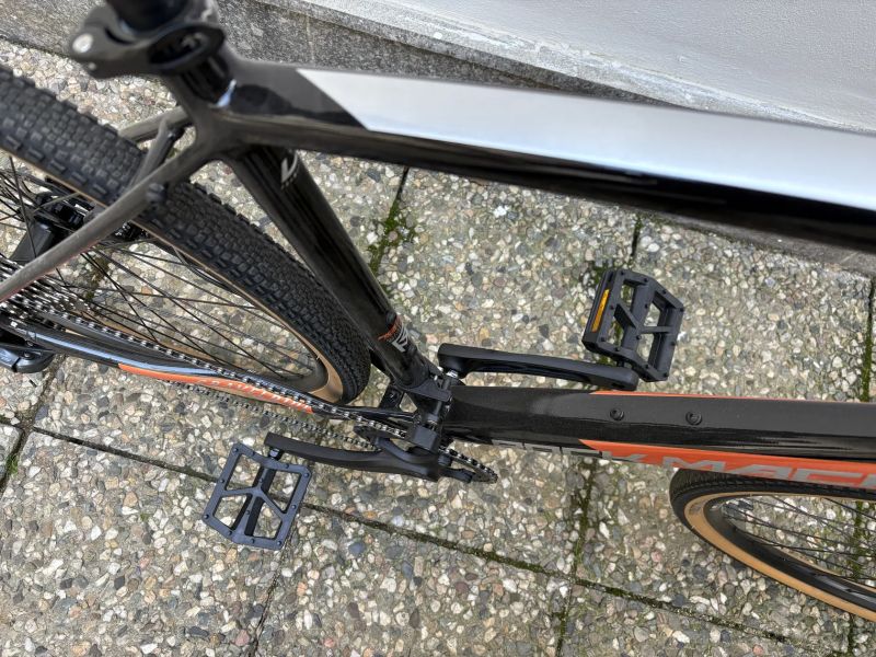 Prodám gravel kolo Rock Machine GravelRide 200, téměř nové – použité pouze na dvě jízdy. Perfektní s