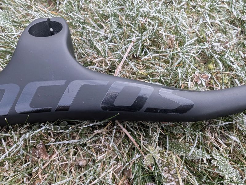 Karbonový kokpit, řidítka 