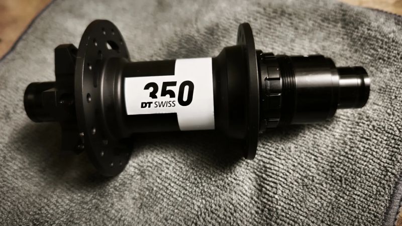 DT Swiss 350 28H boost 6-děr XD 36t