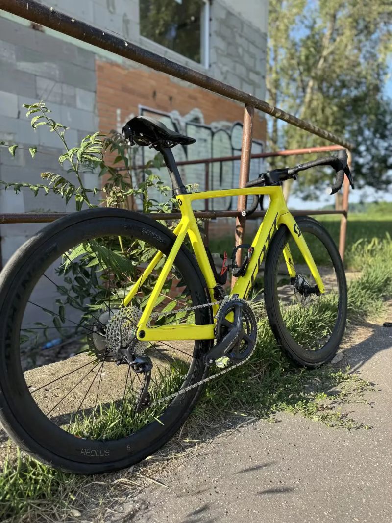 Scott Addict RC 30 yellow.