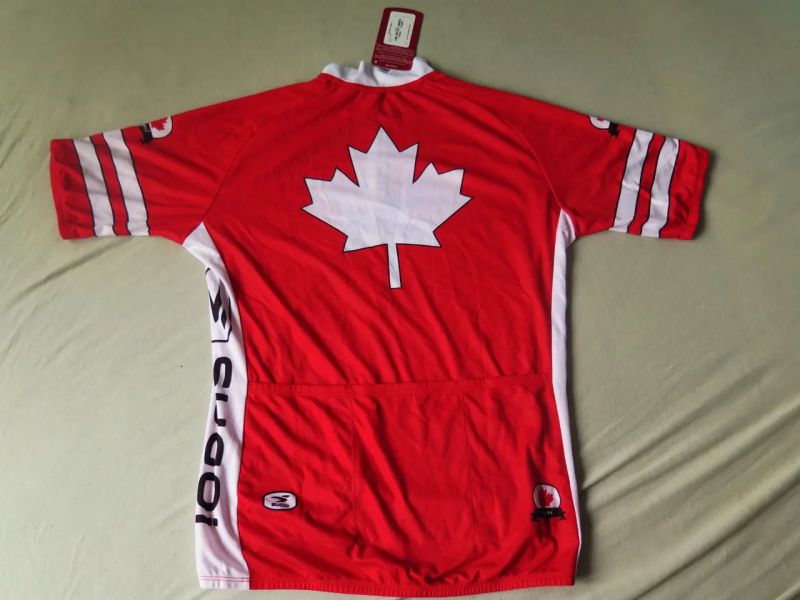 Nový kanadský cyklodres Sugoi velikost L