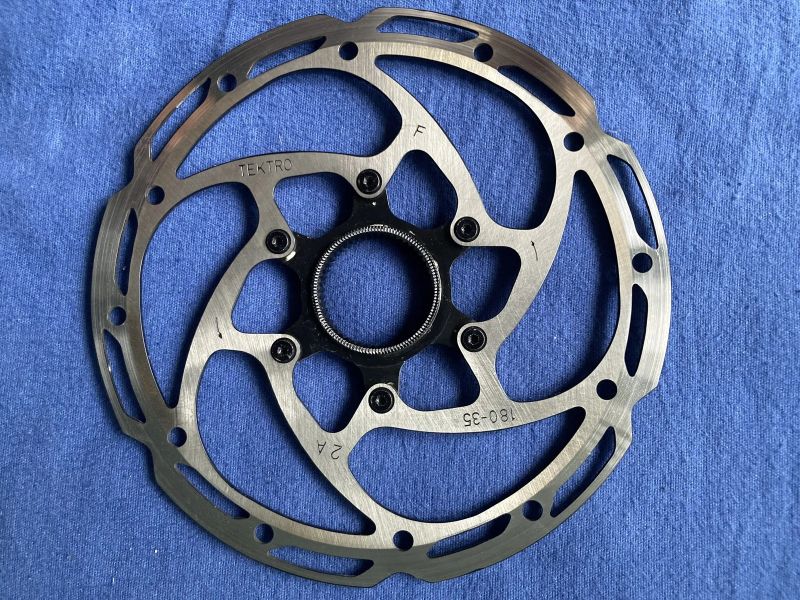 Nové brzdové kotouče Tektro 203 a 180 mm, Centerlock