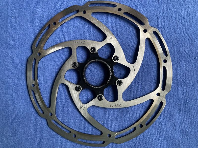 Nové brzdové kotouče Tektro 203 a 180 mm, Centerlock