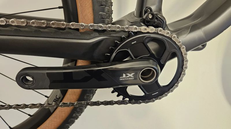 Superior XF 9.6 Team (L) Nové, záruka 11/2027. XT pedály v ceně. TOP krásné kolo.