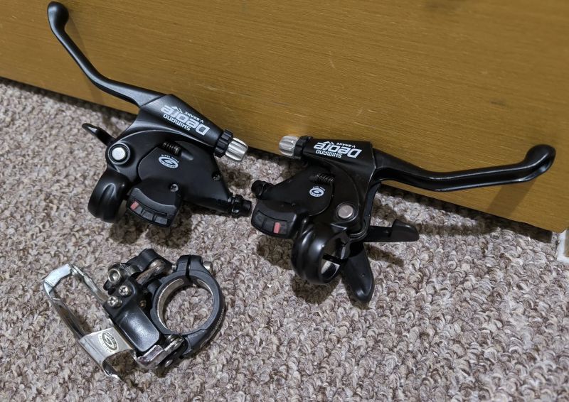 Shimano Deore 3x9 řadící a brzdové páky 