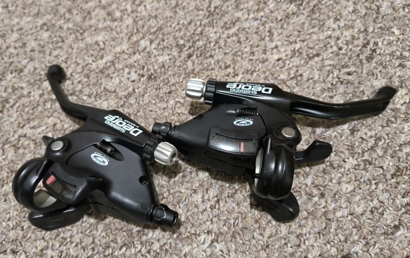 Shimano Deore 3x9 řadící a brzdové páky 