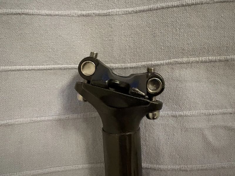 Isaac karbonova sedlovka 27.2mm / 370mm / 0mm offset