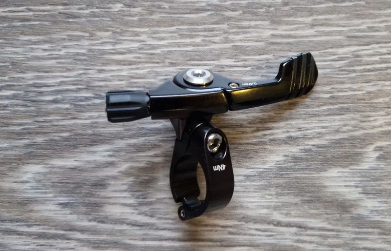 NOVÁ páčka Thomson levá str.