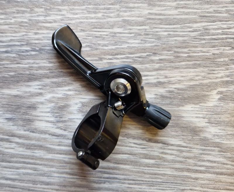 NOVÁ páčka Thomson levá str.