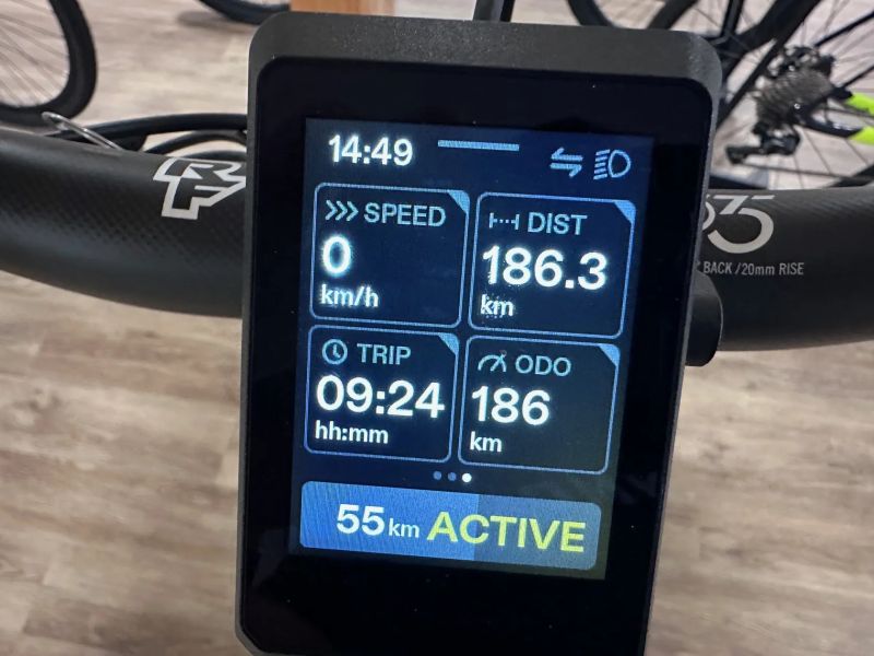 Testovací elektrokolo Raymon Tarok Pro vel.M snájezdem 186 km, původní cena 212 000 Kč!!