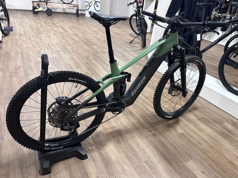 Testovací elektrokolo Raymon Tarok Pro vel.M snájezdem 186 km, původní cena 212 000 Kč!!