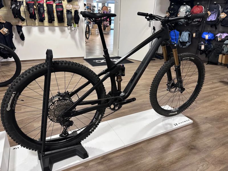 Testovací kolo Raymon Rokua 170 Ultra vel. M, původní cena 119 990 Kč! 