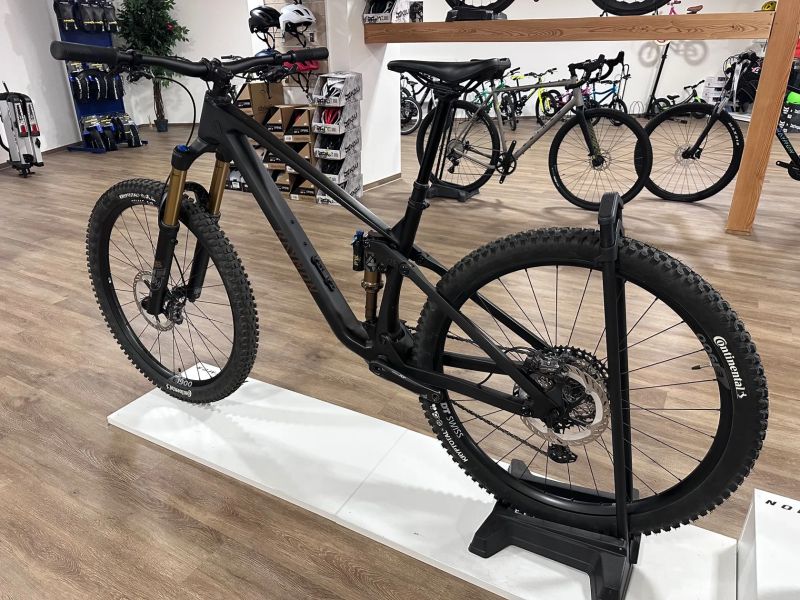 Testovací kolo Raymon Rokua 170 Ultra vel. M, původní cena 119 990 Kč! 