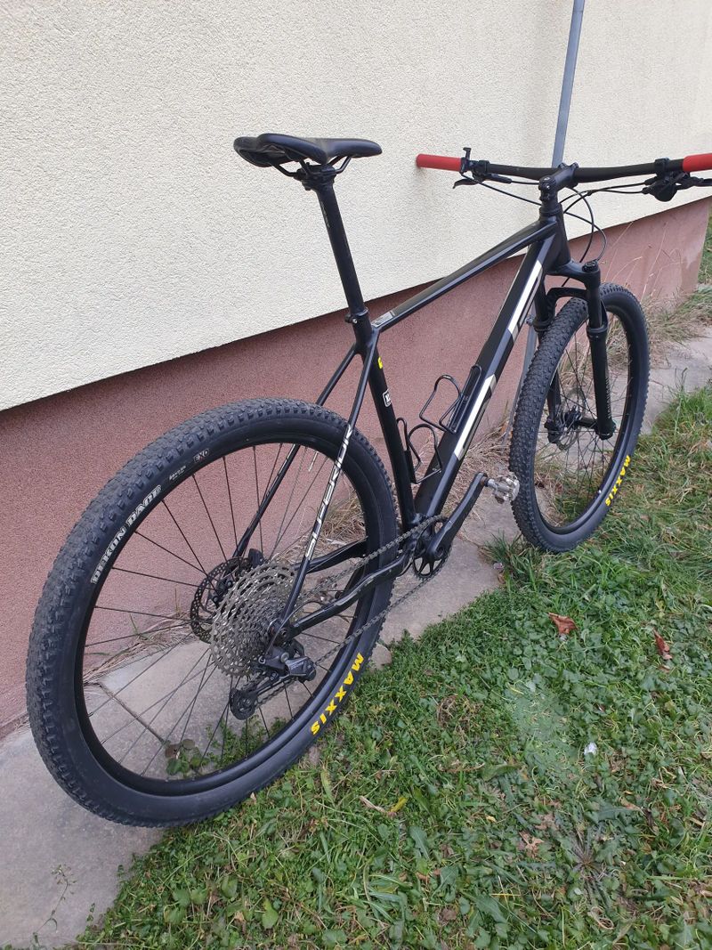 Superior 909 XP r. 2022 (vel. 21 pal., XL)