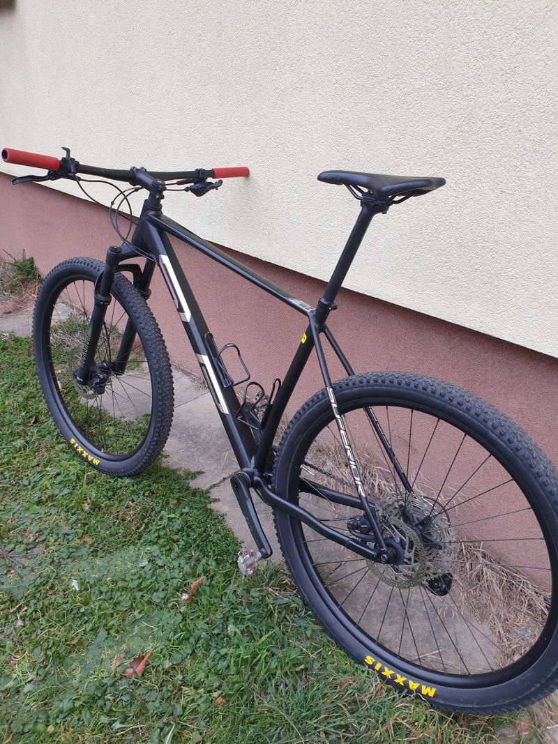 Superior 909 XP r. 2022 (vel. 21 pal., XL)