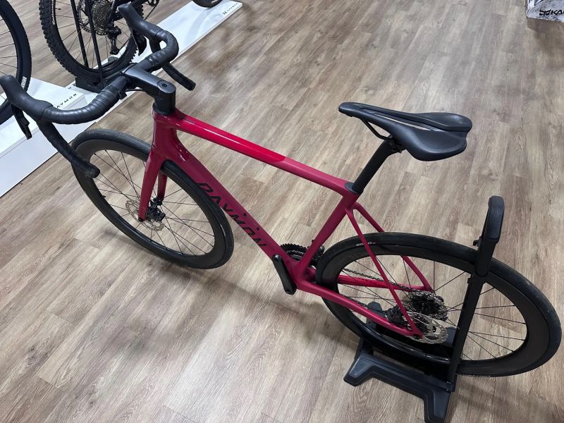 Testovací silniční kolo Raymon Kirana Ultra vel. M, původní cena 112 490 Kč! 