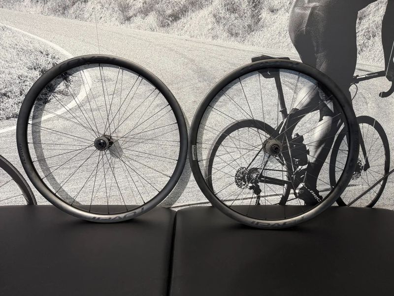 Zapletená kola Roval Terra C - nová