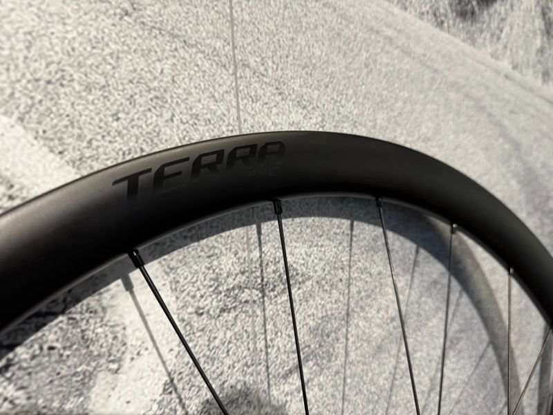 Zapletená kola Roval Terra C - nová