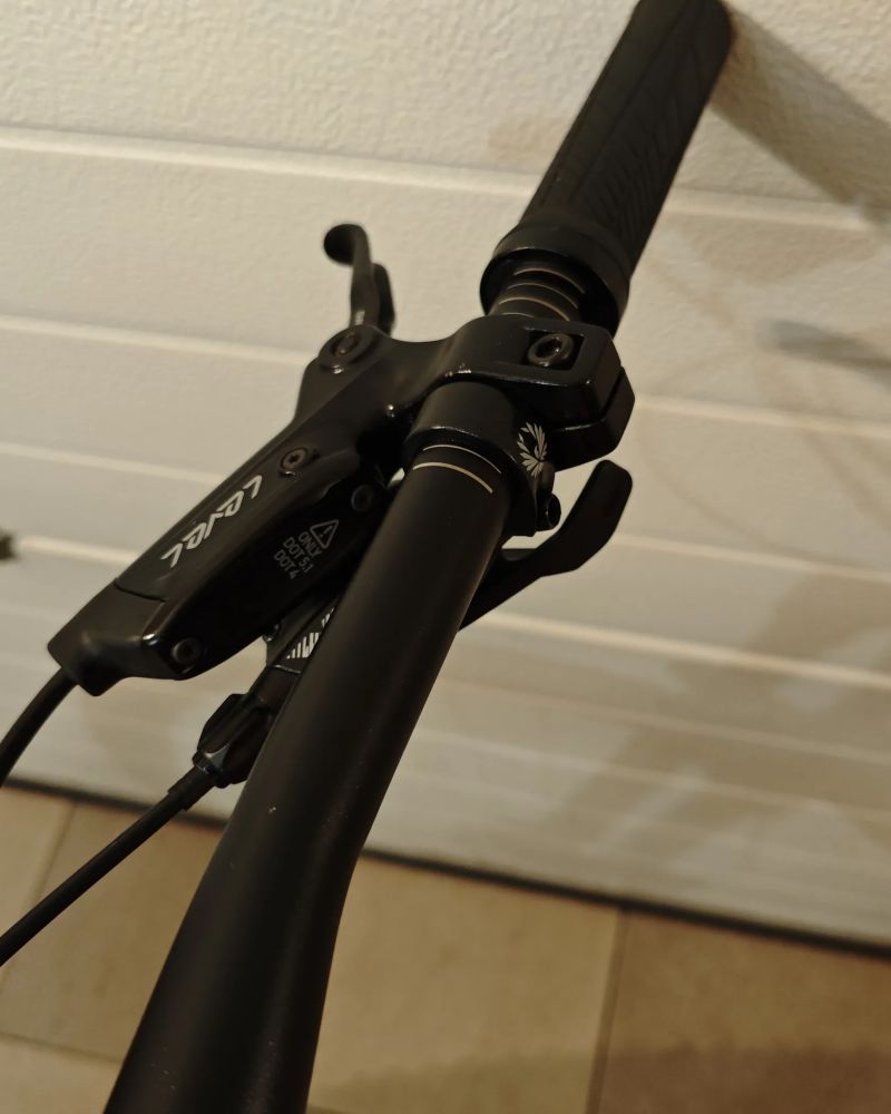 Celoodpružené horské kolo