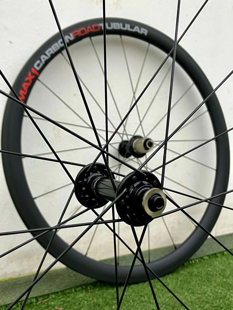 🔥 KARBONOVÁ ZAPLETENÁ SILNIČNÍ KOLA MAX1 (1150G) 🔥