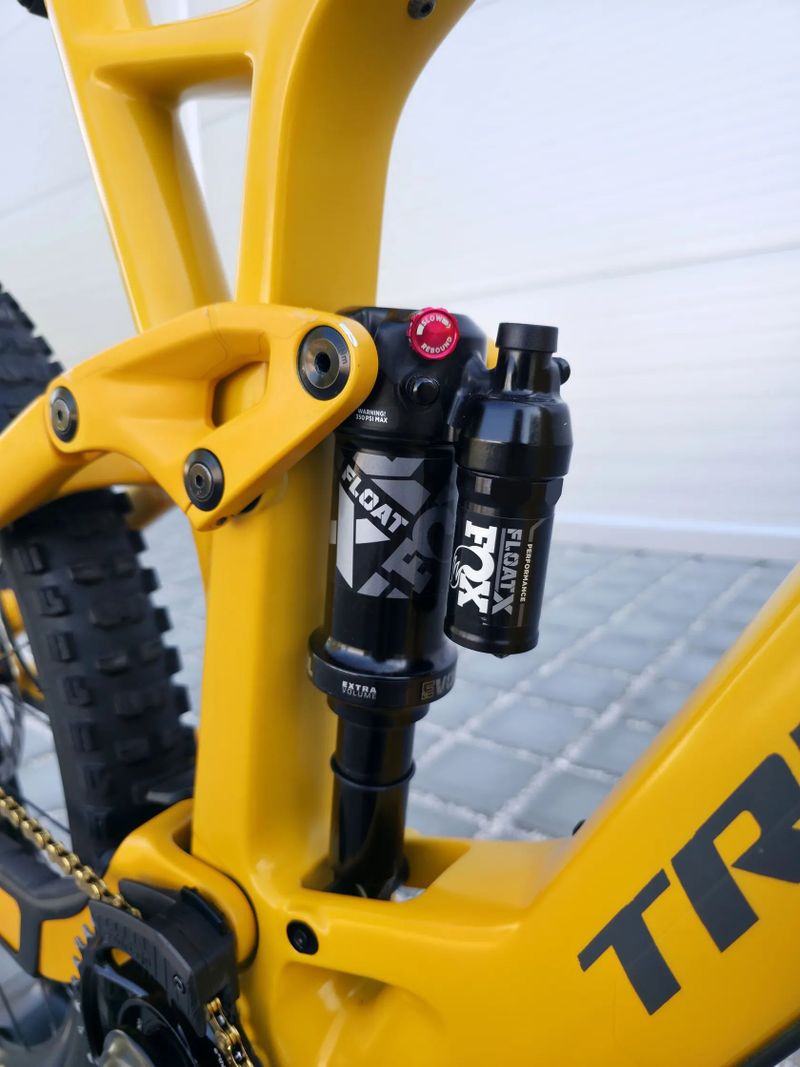 Elektrokolo Trek Fuel EXe 9.8 Carbon 2023 - 29″ velikost XL