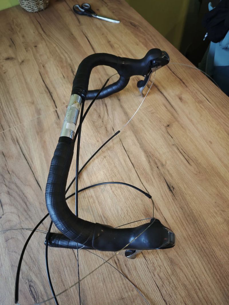 Kokpit (řídítka a páky)