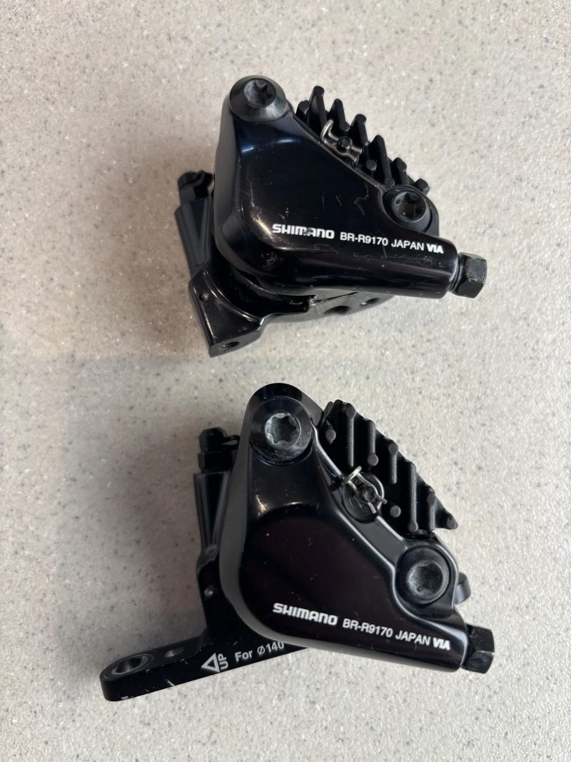 Shimano Dura Ace BR-R9170 flat mount (přední a zadní) pro Di2 11s + nové destičky