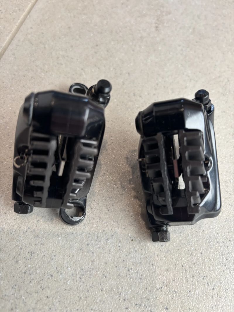 Shimano Dura Ace BR-R9170 flat mount (přední a zadní) pro Di2 11s + nové destičky