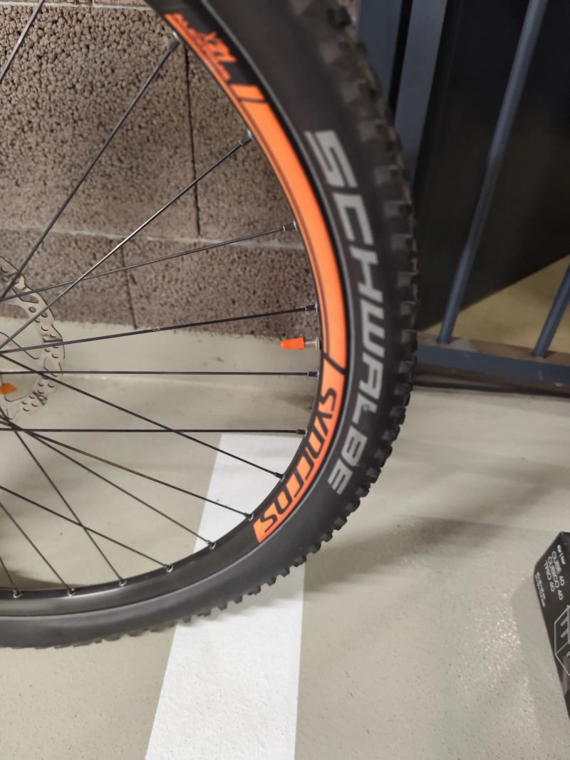 Scott Scale 930 (2017) – karbonový rám, 27,5″ kola, Fox 32, Shimano SLX, Syncros