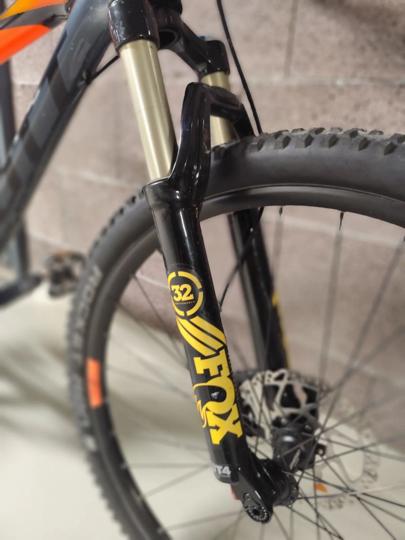 Scott Scale 930 (2017) – karbonový rám, 27,5″ kola, Fox 32, Shimano SLX, Syncros