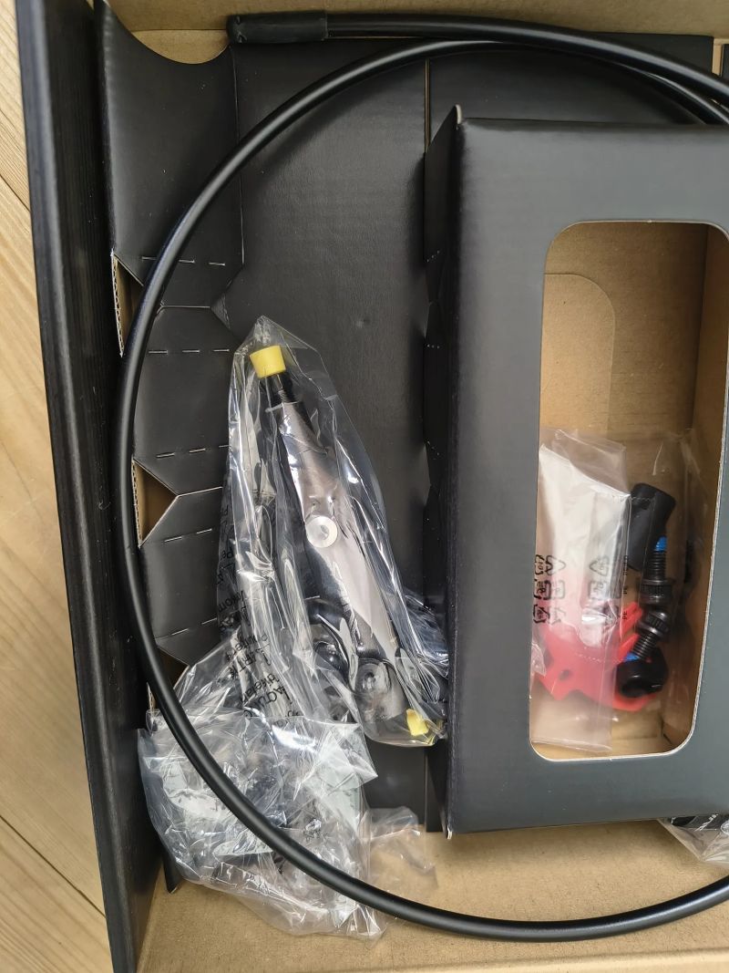 Prodám nové brzdy Shimano Saint BR-M820 přední + zadní