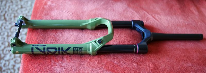 Prodám Green Rock Shox Lyrik Ultimate Charger 3 RC2 D1 160mm offset 37mm + update kit 3.1 rc2